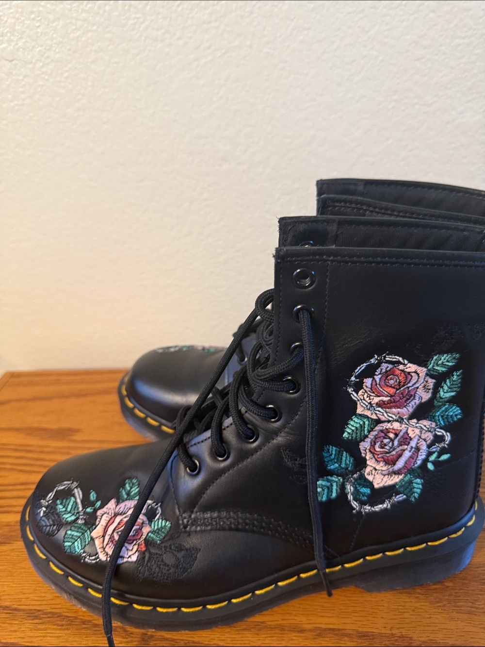 Dr. Martens 1460 Vonda Chain II Embroidered Floral boots - Picture 3 of 5